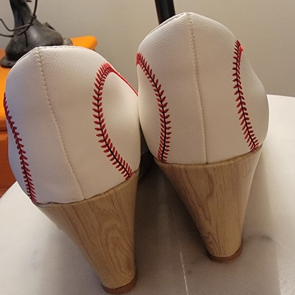 Charis Doxa "baseball" Wedges - Picture 10 of 11